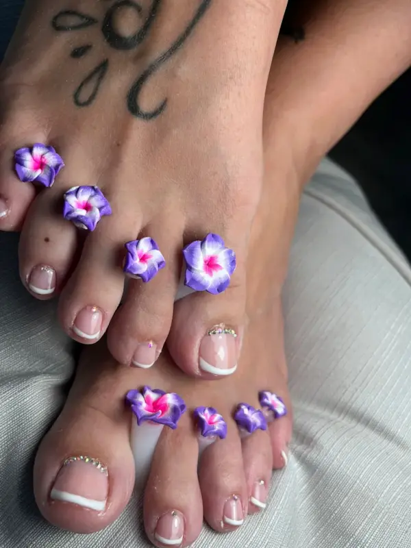 Pedicura semipermanente hecha en un centro de manicura y estética en Esparreguera